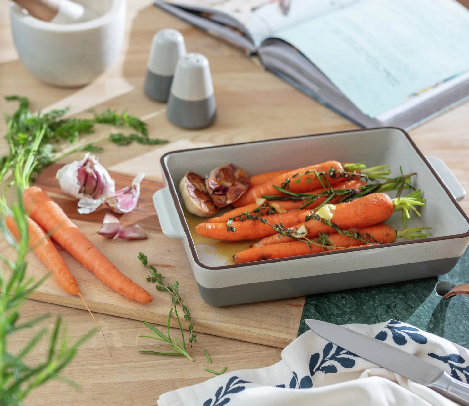 Habitat Speckle 29cm Medium Ceramic Roaster 4 Habitat Speckle 29cm Medium Ceramic Roaster - Image 2