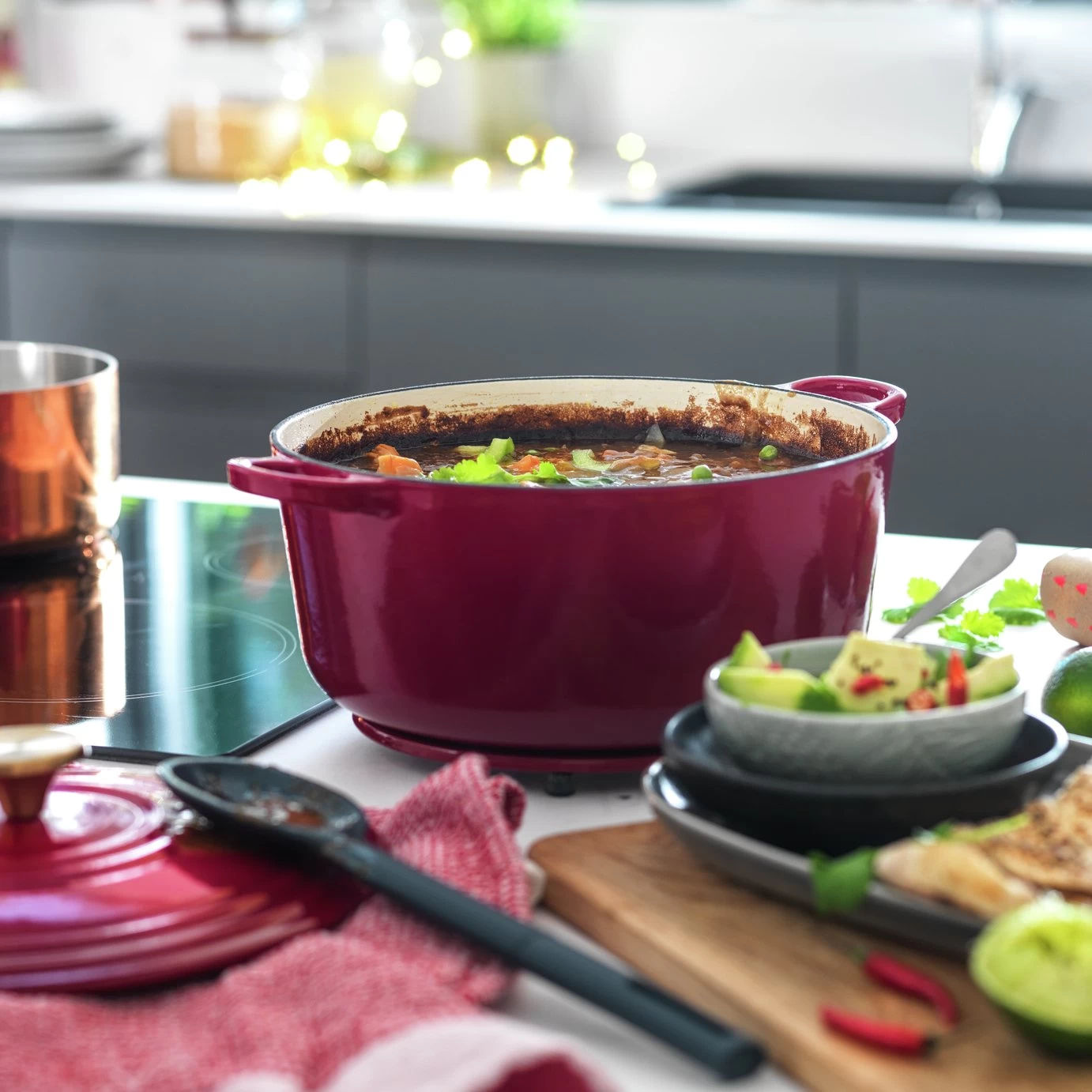 Habitat Country Manor 5.3 Litre Cast Iron Casserole Dish 8 Habitat Country Manor 5.3 Litre Cast Iron Casserole Dish - Image 6